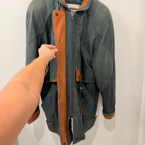 Vintage Women’s 100% Leather Jacket Oversized 90s Coat - Picture 4 of 10